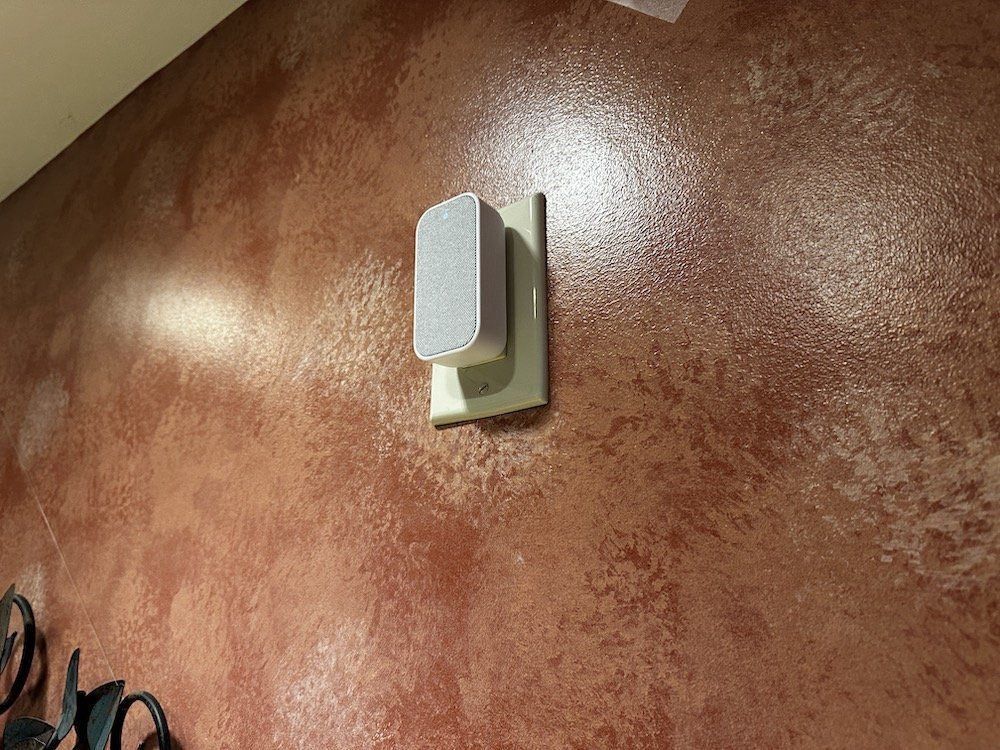 a photo of Vivint Smart Home Chime Extender installed on a wall outlet